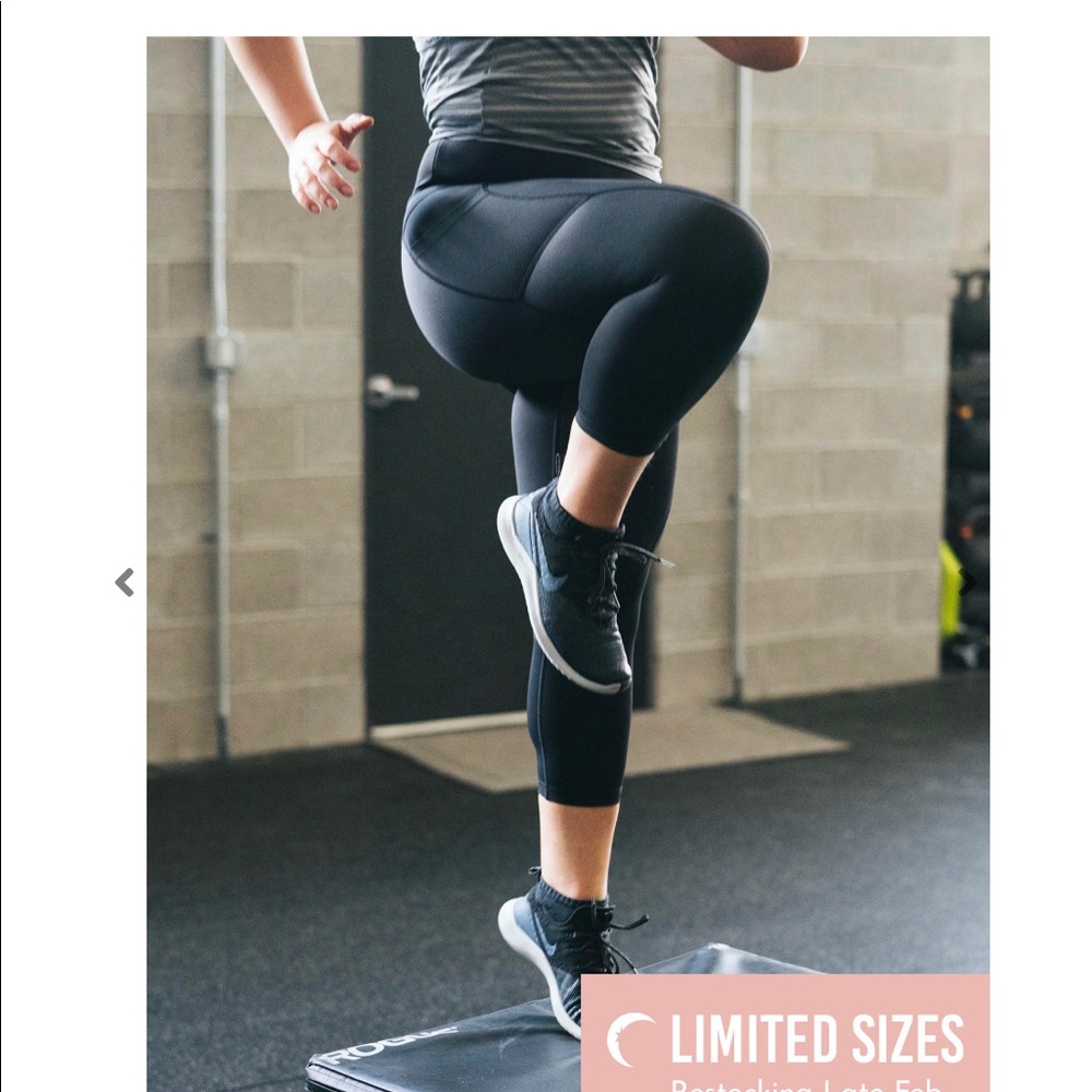Zyia light N tight pocket capris